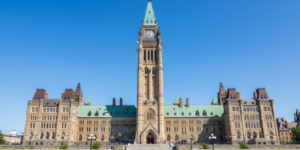 Comment reconnaître un faux site d’immigration au Canada (guide simple)
